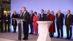 Foto del cerimoniale Nato: un miliardo nel nuovo Fondo